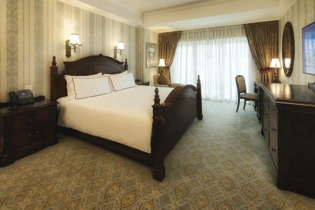 Hong Kong Disneyland Hotel - photo 4
