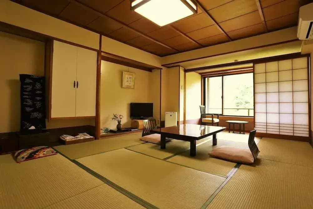 Momijiya Honkan Takao Sansou Ryokan - photo 5