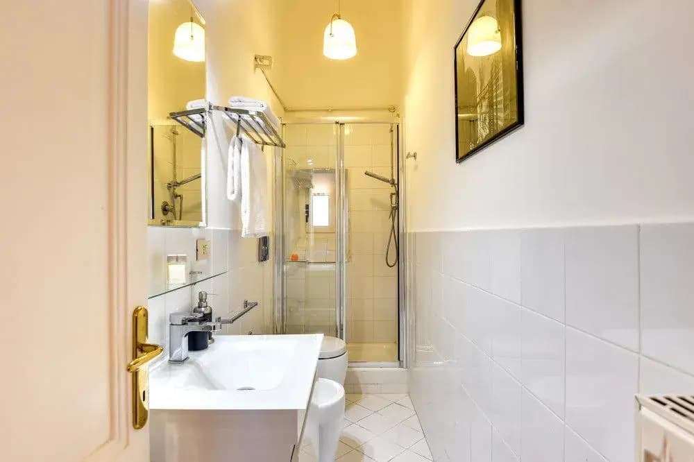 Nice and Bright 2 bed Flat Near Termini - photo 6