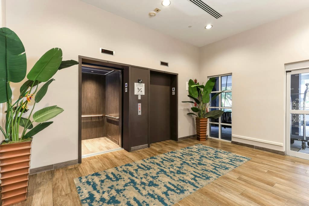 Hampton Inn Miami-Coconut Grove/Coral Gables - photo 16