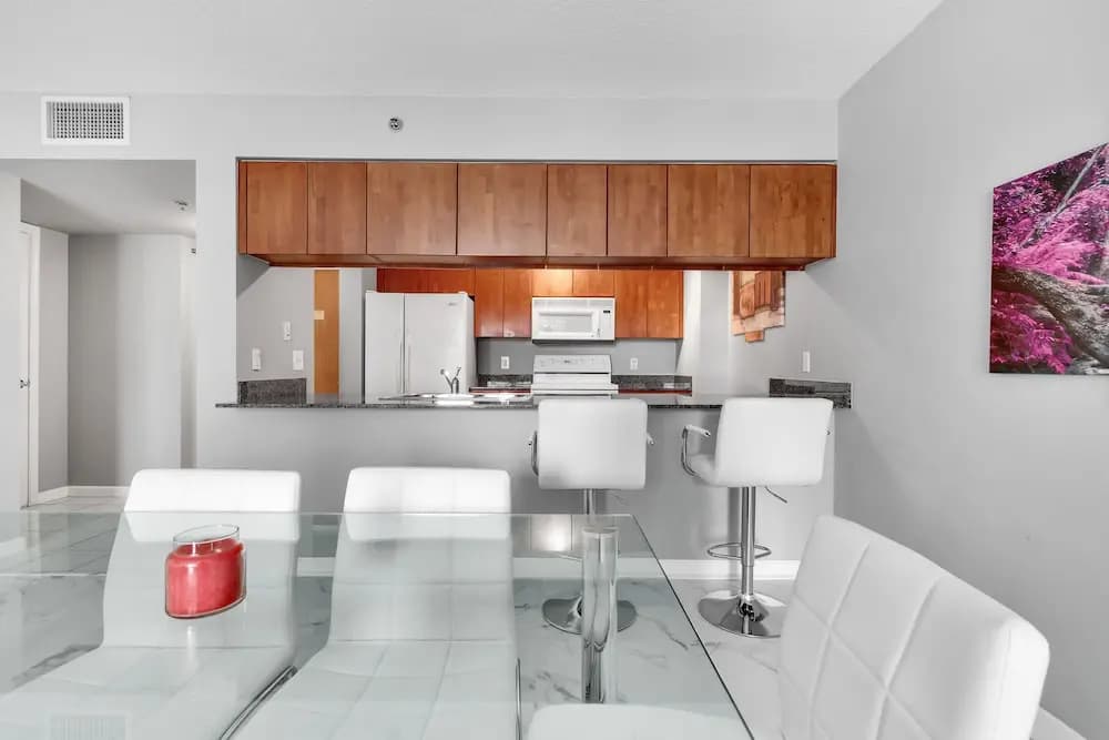 The Club at Brickell Bay Luxury Suites - photo 4