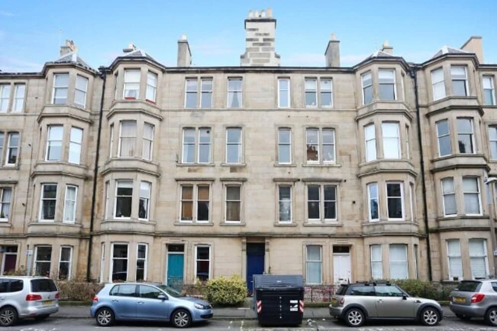 Traditional Scottish Flat with Fireplace - main photo