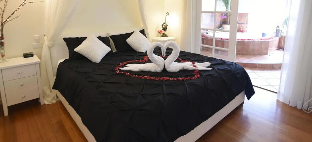 Lakeside Cottage - photo 4