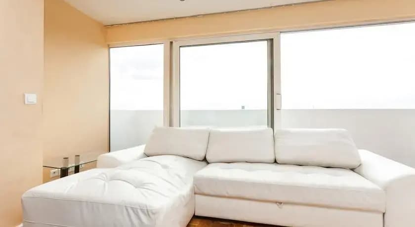 Top Floor 1 Bedroom Apartment Near Gare de Lyon - photo 2