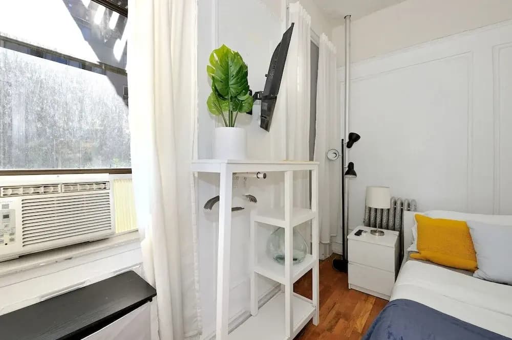 Midtown West Furnished Apartment 3BR Perfect Share - photo 10