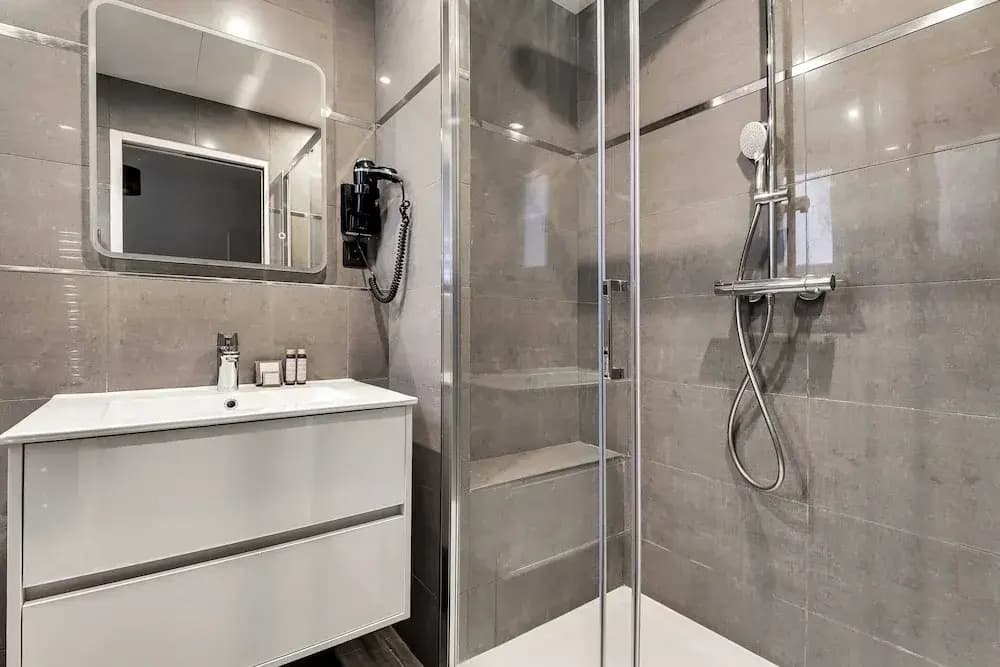 Modern Apartment - 2br/8p - Near Opera Garnier - photo 14