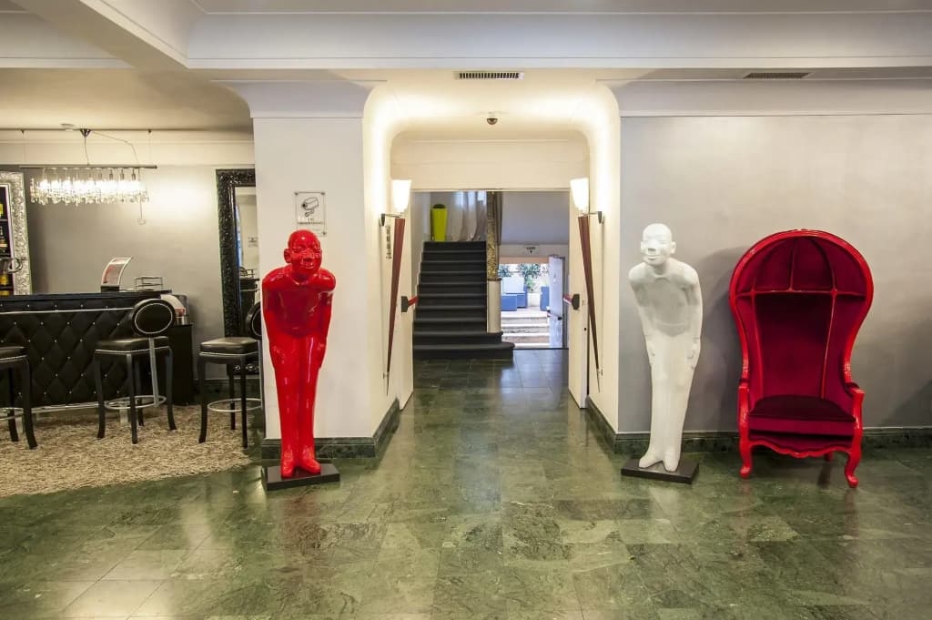 J Maluni City Hotel - photo 16