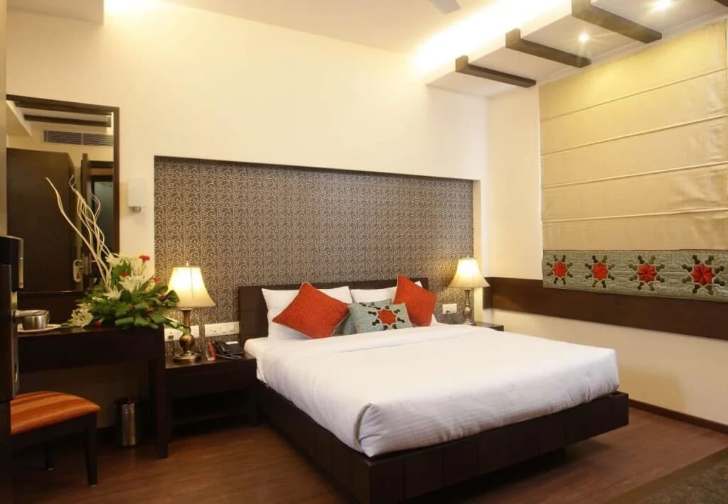 Stallen Suites Nehru Place - photo 3