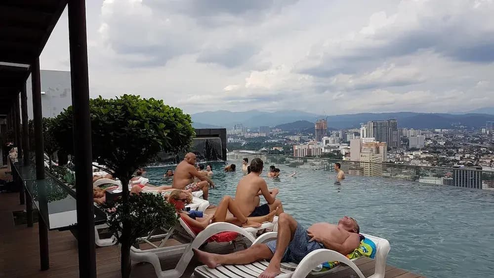 SkyBed Over The Sky Hostel - photo 21