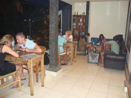 Gusti's Homestay - photo 2