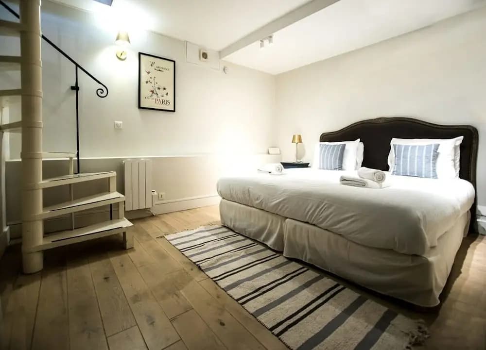 Classy Bourgeois Chic 2 Bedroom Apt in Le Marais - photo 3