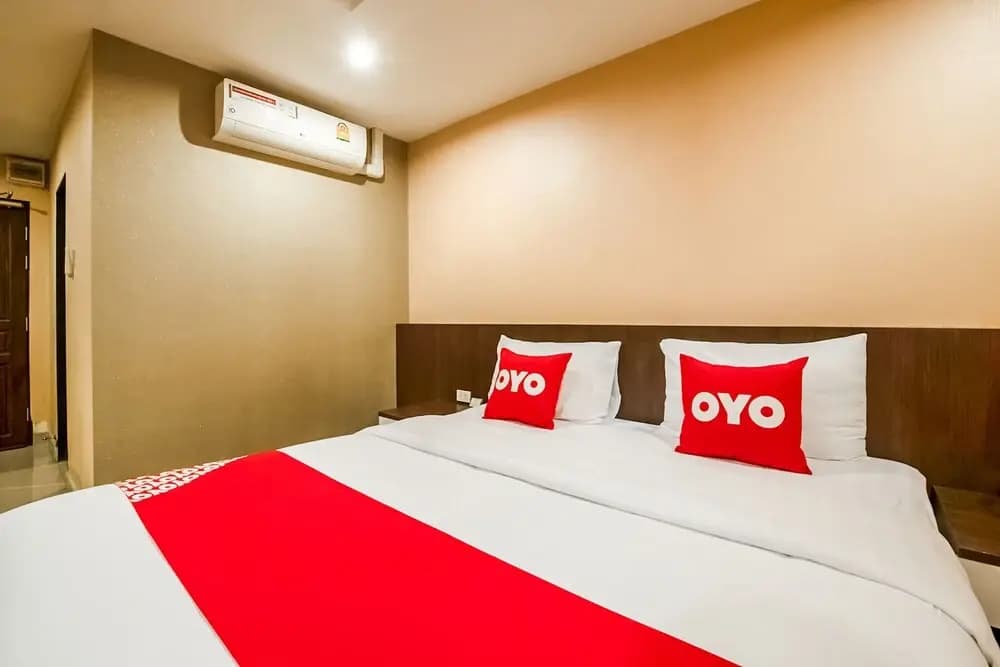 OYO 281 The Reader Cafe and Room - photo 4