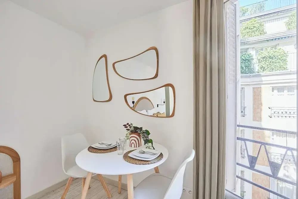 22 m2 Studio Located on the 6th Floor With Elevator: - 1 Bedroom With 140 cm Double bed - Television, Wifi - Equipped Kitchen - 1 Bathroom With Shower and 1 Toilet The Cleaning fee Includes - photo 5