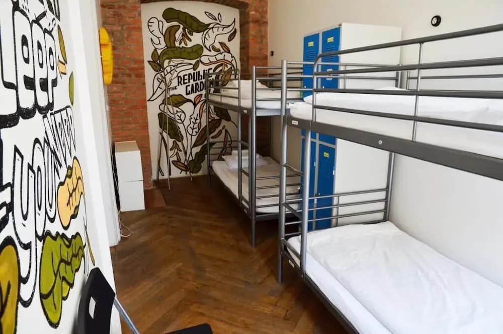 The Republic Garden - Hostel - photo 20