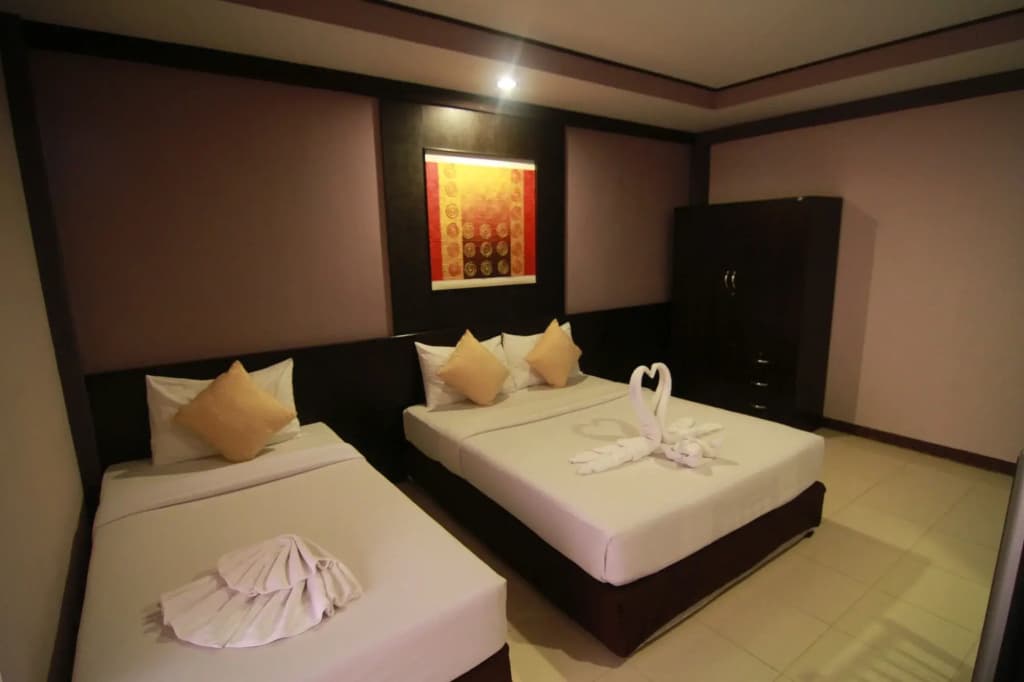 Grand Pinnacle Hotel - photo 3
