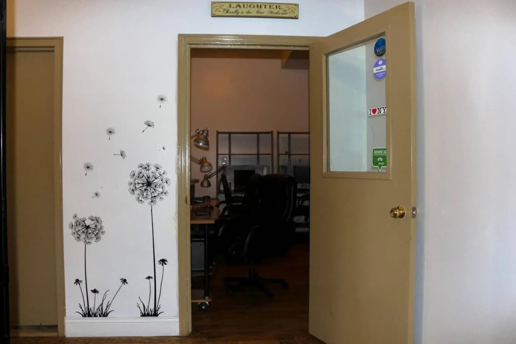 NY Moore Hostel - photo 12