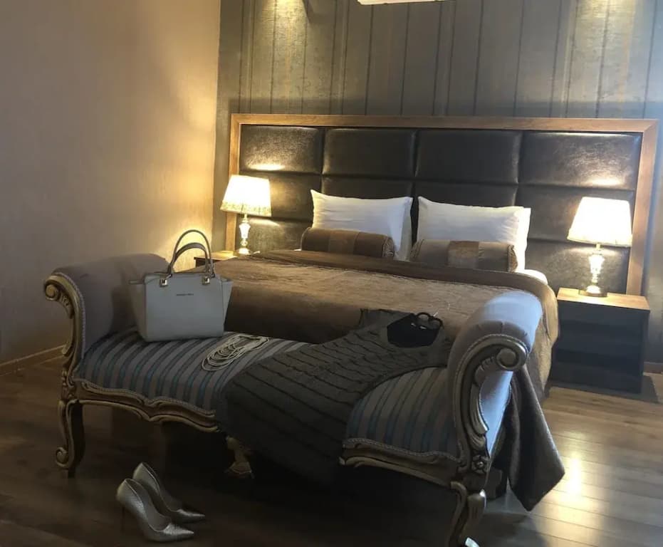 Green Queen Hotel - photo 3