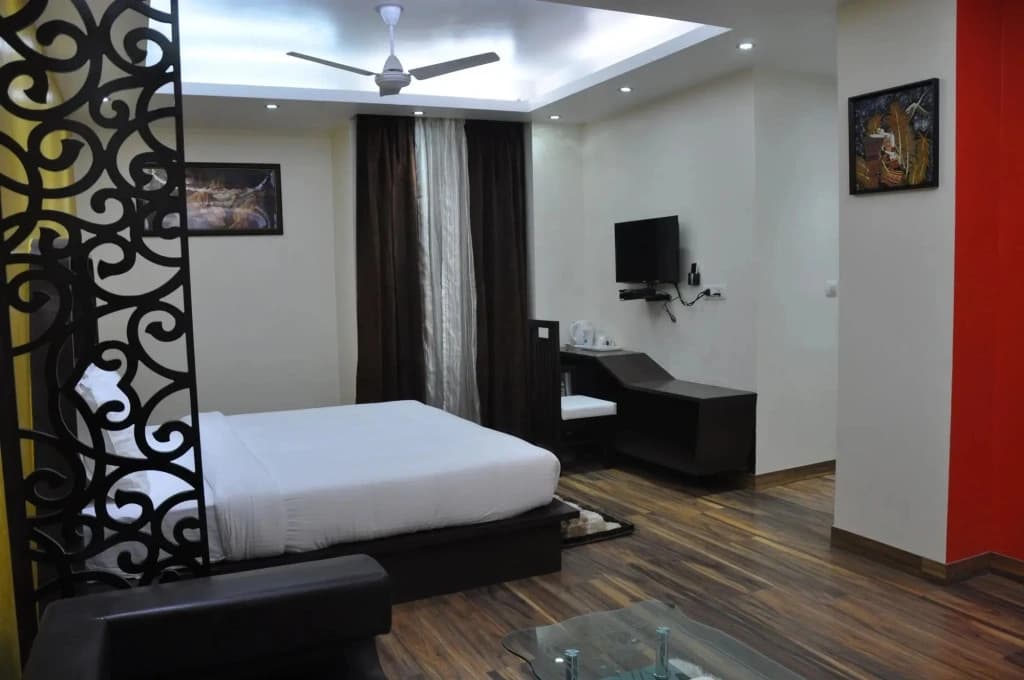 Hotel Only Suites - photo 3