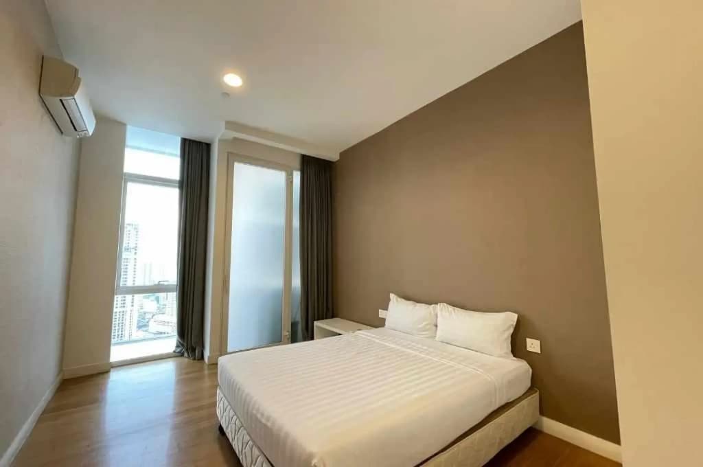 #3 Private Spacious 3Bedroom KLCC Sky Pool!! ^^ - photo 4