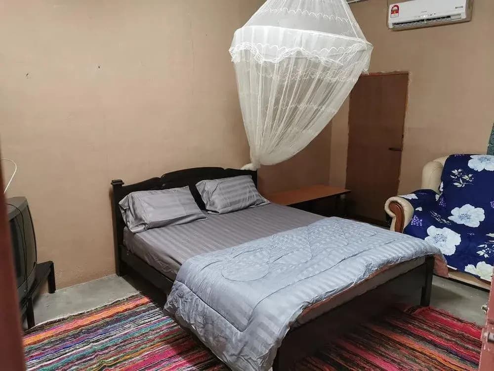 BOBI's Cafe Backpackers Hostel - photo 3