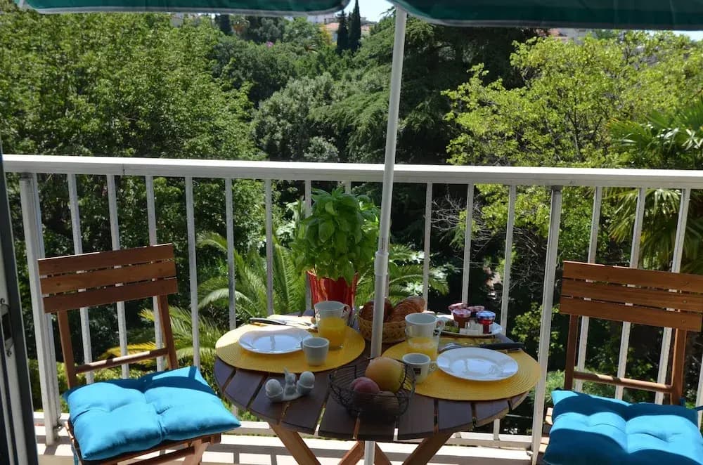 Large studio 4 persons with balcony Valrose district in Nice - photo 8