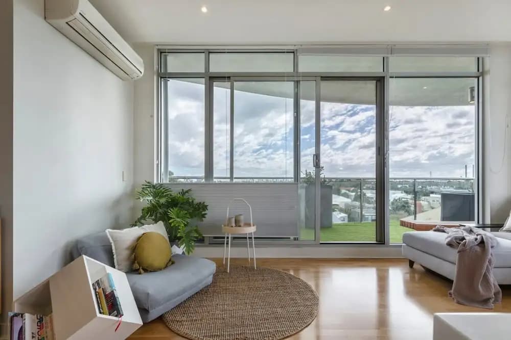 Stunning View 2-bed in Port Melbourne w/ Parking - photo 7