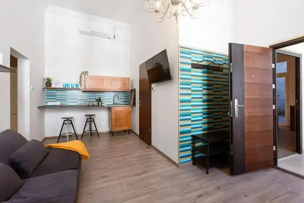 Chain Bridge Home 3BDRM, 2BTHRM,4BED,AC, FAST WIFI - photo 6