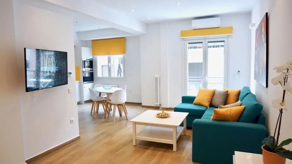 Warm & Spacious Apt in Athens - photo 2