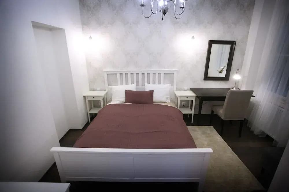 d.Five Chain Bridge Apartment - photo 1