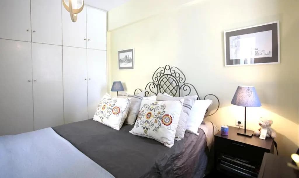 Mets Area, Hip, Tasteful & Ultra Convenient Studio for 2 - photo 1