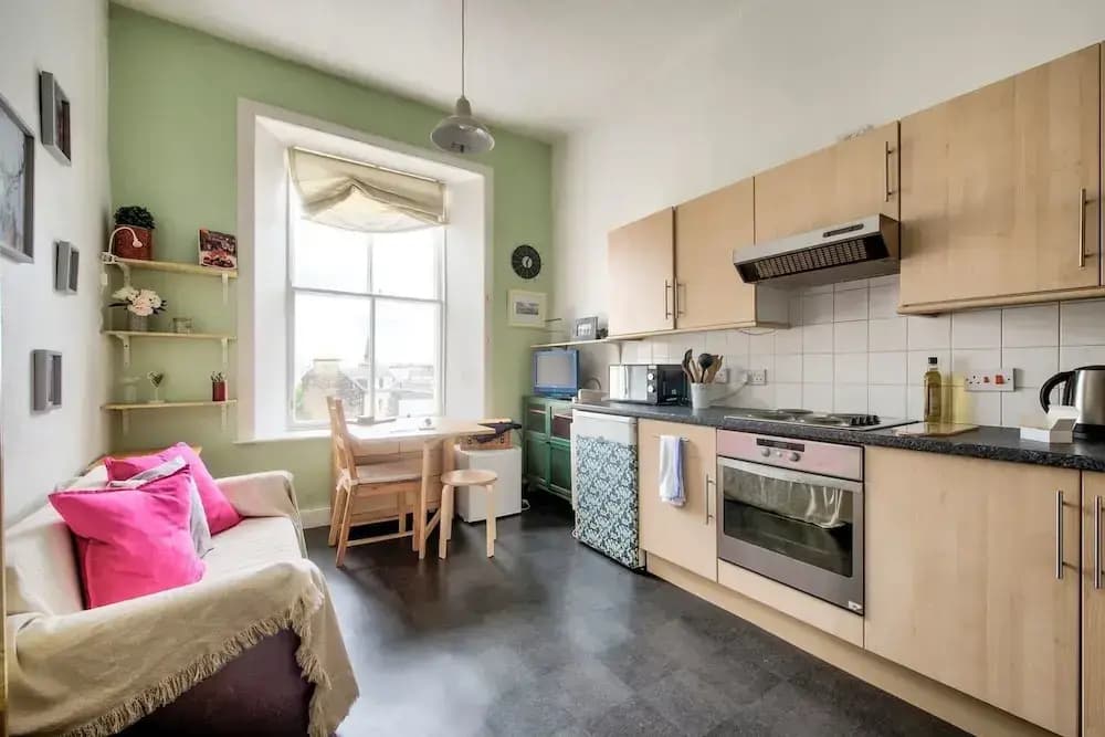 Bright And Central Flat, Directly Facing The Usher Hall - photo 18