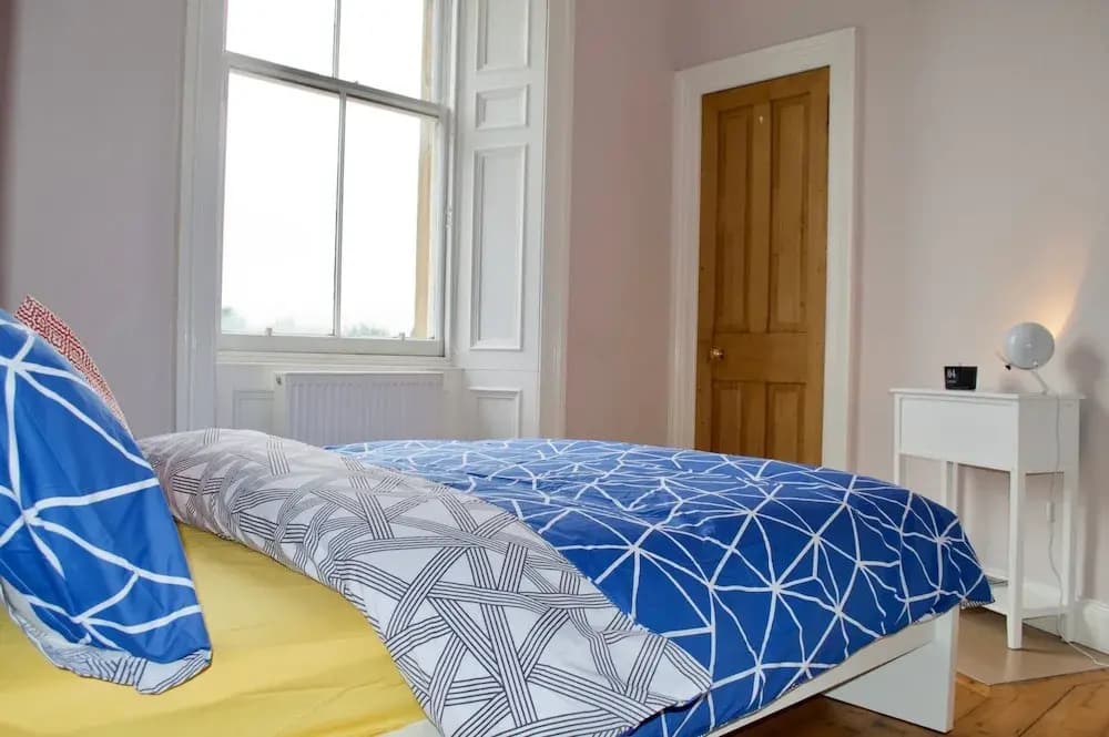 Bright And Spacious 1 Bedroom Flat - photo 2