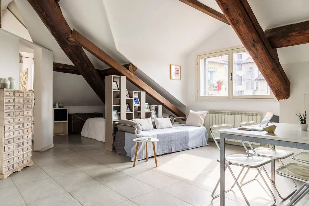 JOIVY Classic Top-Floor Studio By Park - photo 10