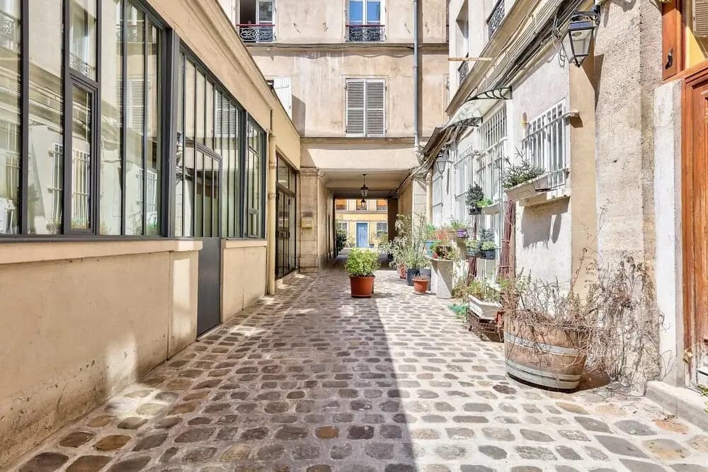 Fully Equipped Apartment Near the Canal Saint Martin - photo 1