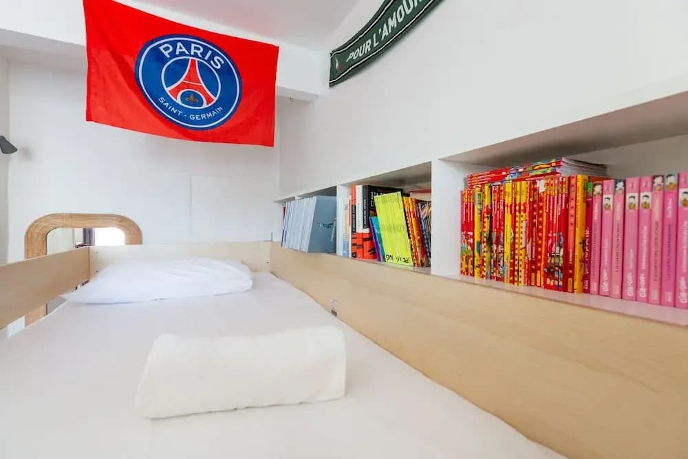 Paris Hideaway in the Theatre District - photo 3