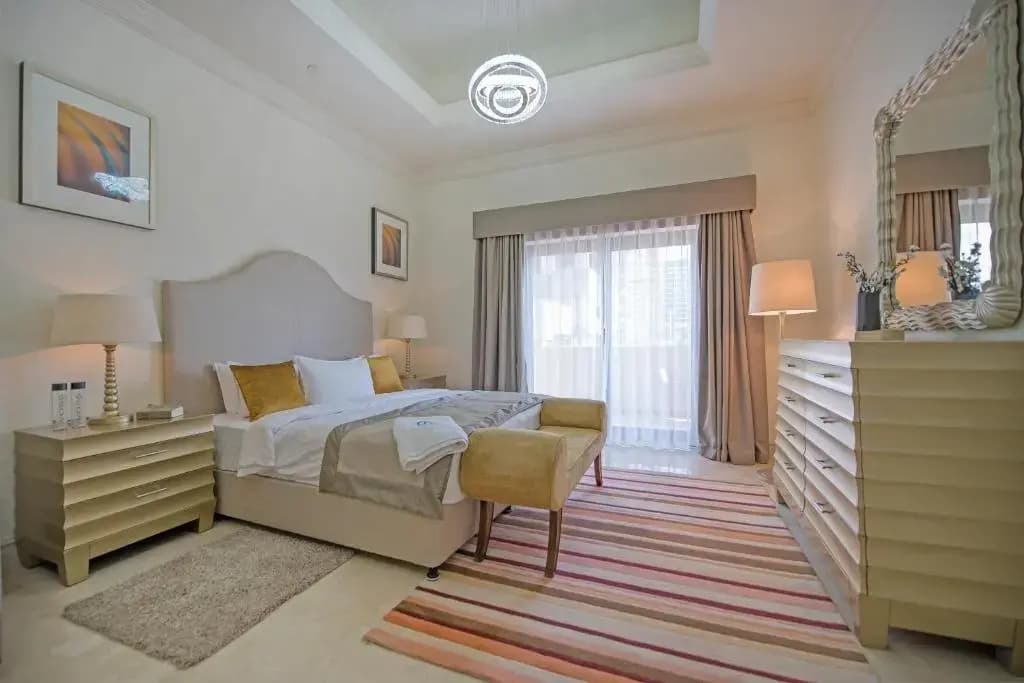 Luxurious 3BR Townhouse with Maid's & Private Pool in Palm Jumeirah - photo 6