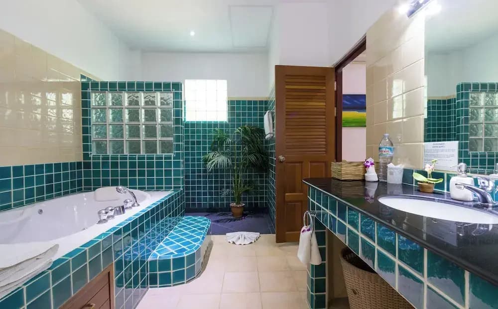 Luxury Four Bed Villa Jasmine, Infinity Pool, Full Staff , Chef and Breakfasts - photo 9
