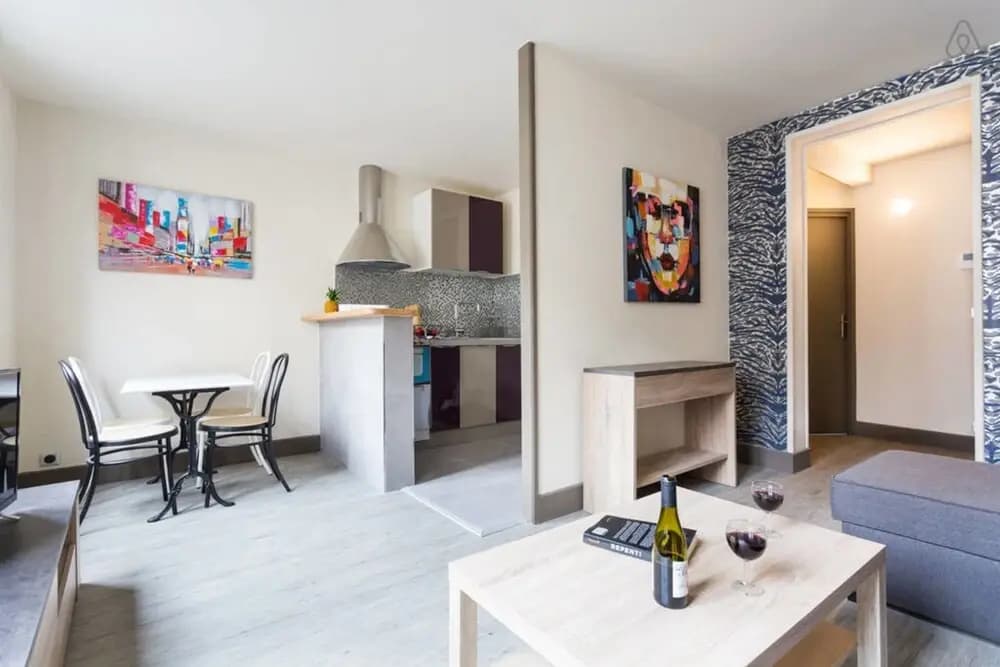 Bright Renovated Parisian Apartment - photo 3