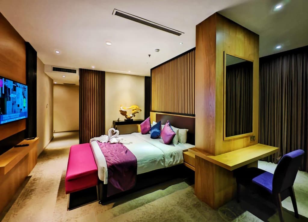 Greens Hotel & Suites - photo 28