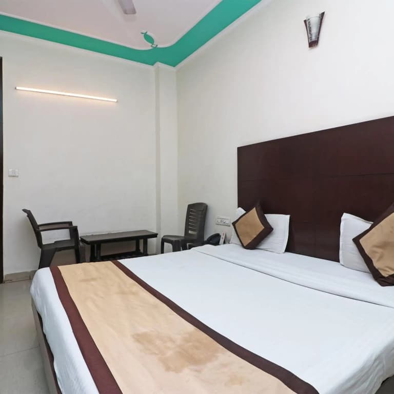 OYO 9726 Hotel Aura Palace Deluxe - photo 14