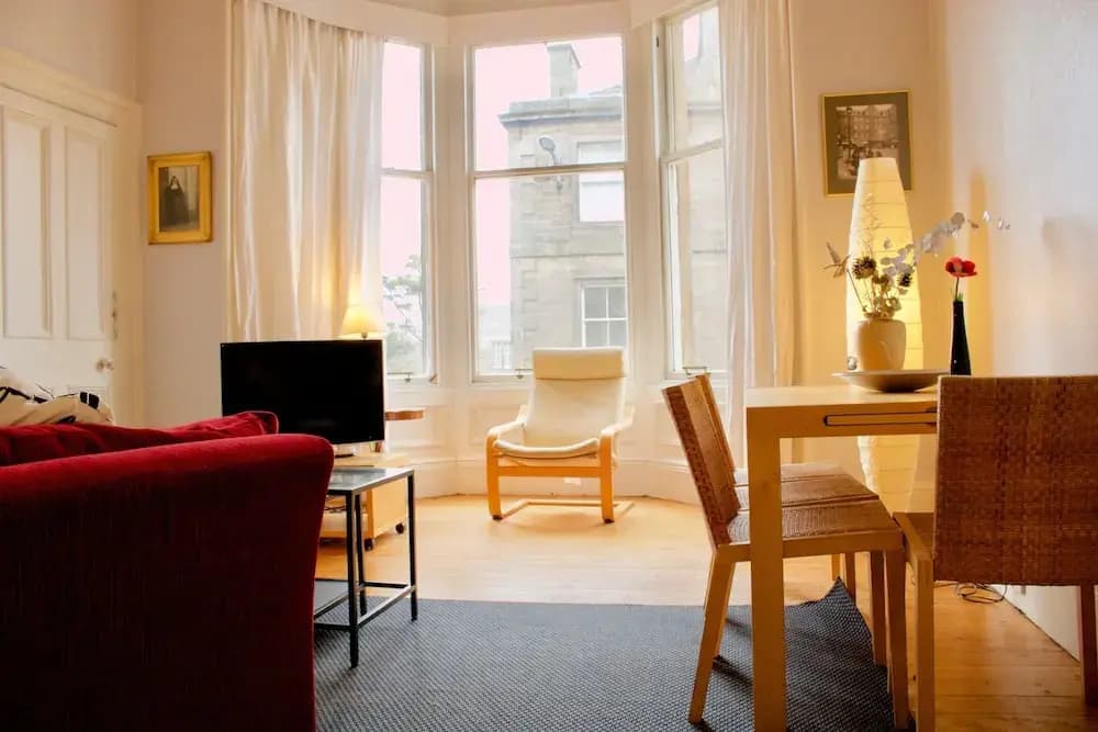2 Bedroom Flat In Morningside - photo 4