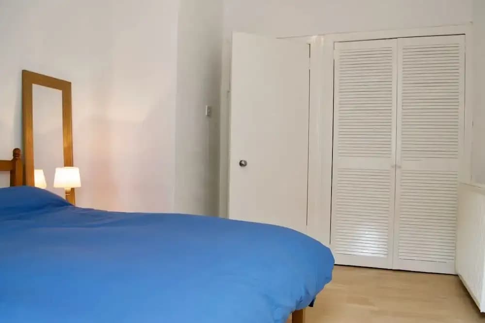 1 Bedroom Flat With Sofabed Sleeps 4 - photo 3
