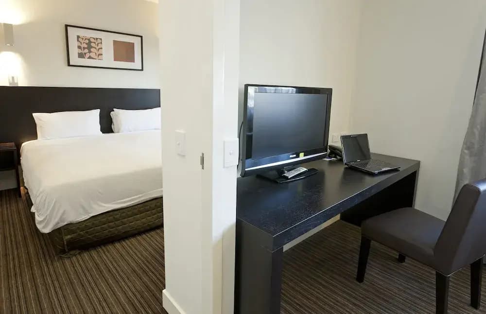 Causeway 353 Hotel - photo 10
