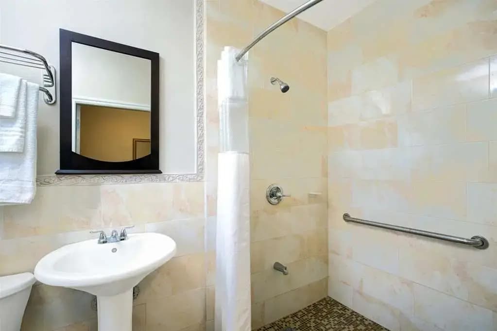 Sun And Surf Inn - photo 8