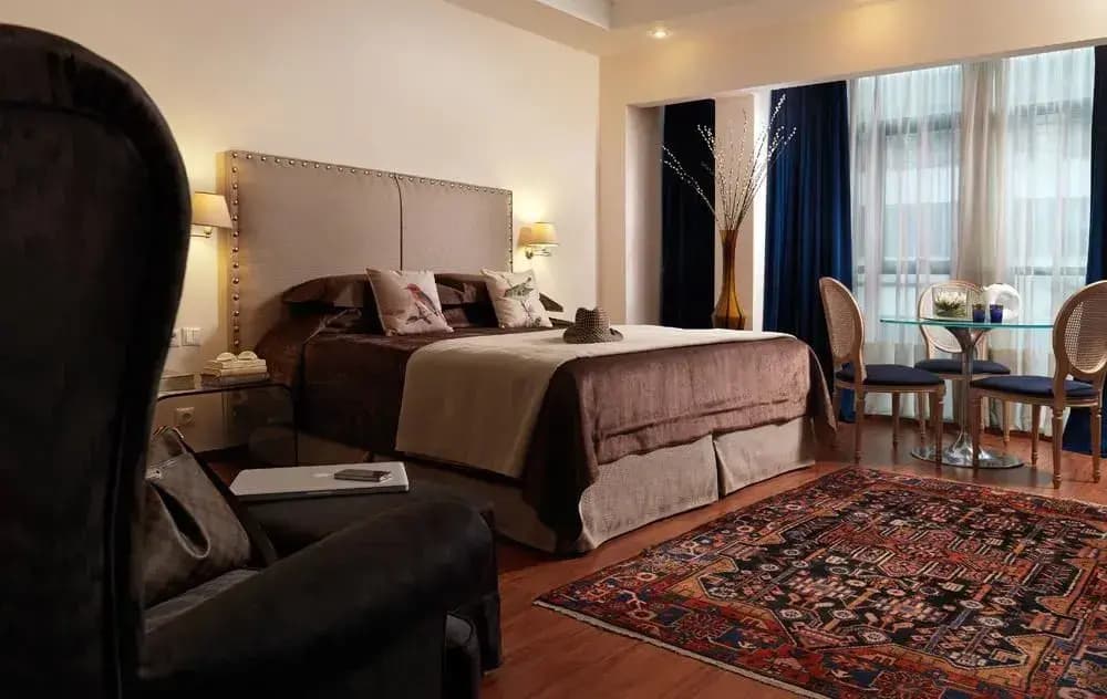 Best Western Plus Embassy Hotel - photo 1