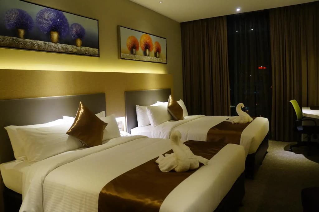 Greens Hotel & Suites - photo 7