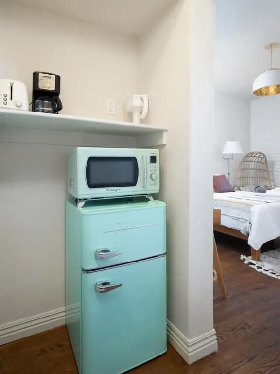 Beautiful Studio Near Hollywood! Sleeps 2! - photo 13