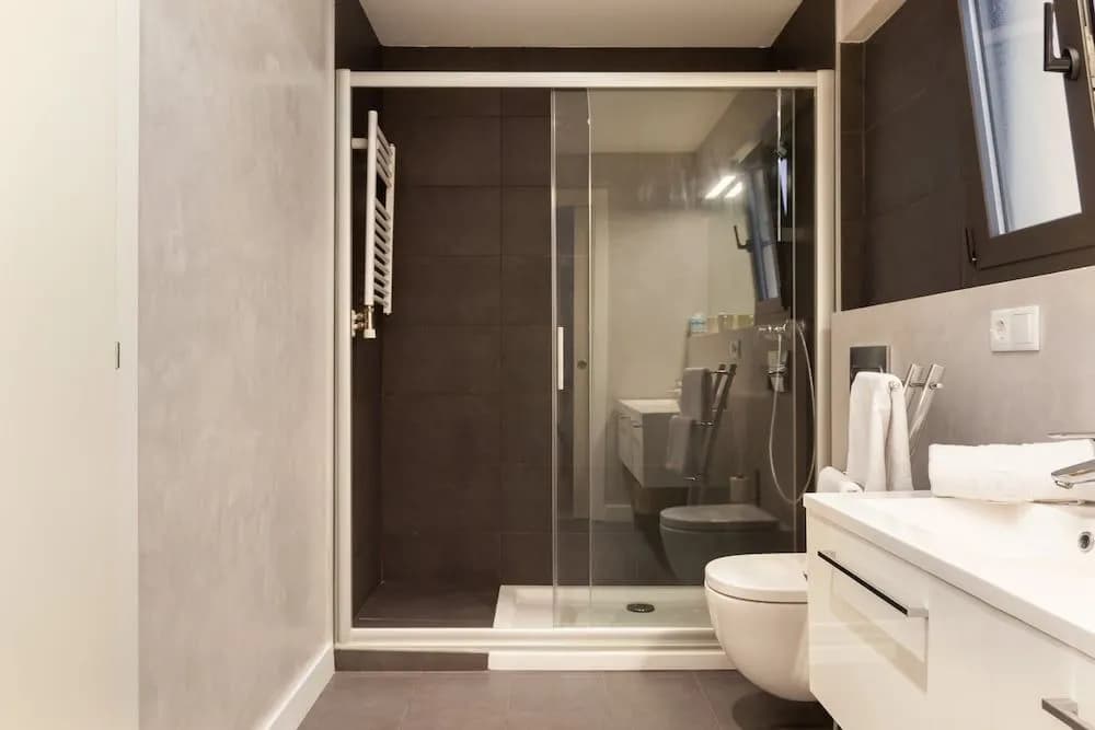 Akira Flats Urgell Apartment - photo 10