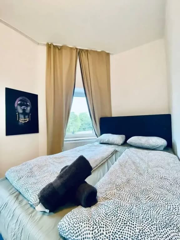 Spacious 4 BR Apt Perfect for Groups - photo 20