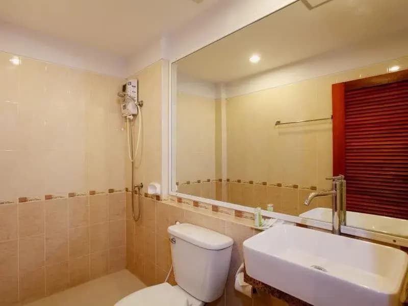 B Bossa Patong Hotel - photo 10